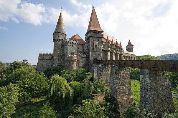 Замок Корвин, Хунедоара, Румыния.jpg