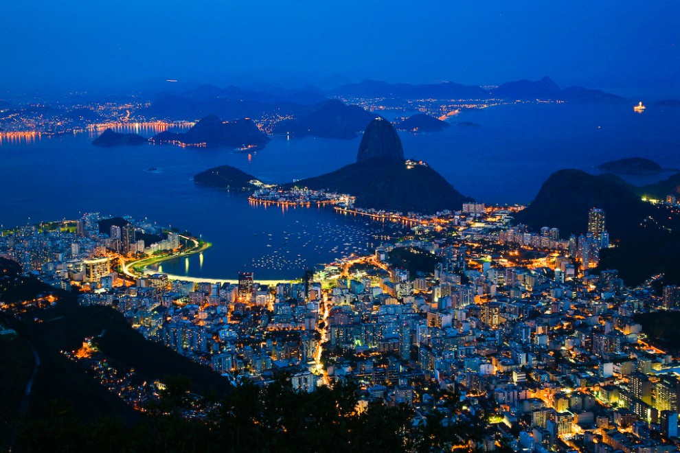 Ночной Рио-де-Жанейро, Бразилия.jpg