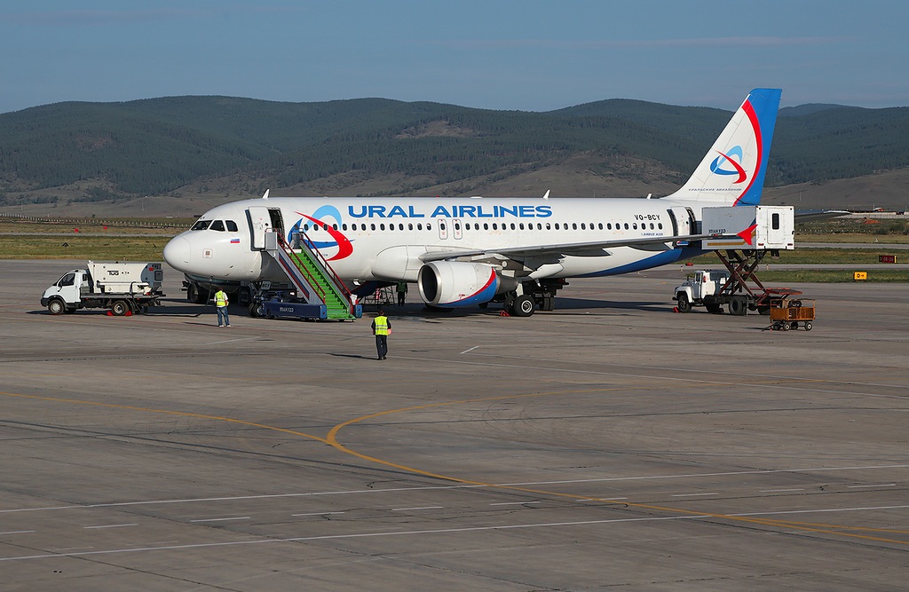 Самолет улан удэ горно алтайск. Смарт авиа Улан-Удэ. Подготовка самолета к вылету. Новосибирск Улан Удэ самолет. Аэропорт Байкал.